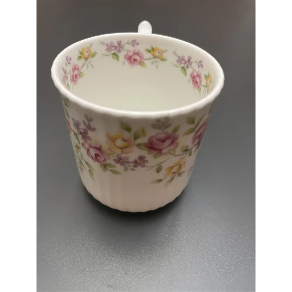 VTG “Cotswold” Elizabethan Cup Pink & Yellow Fine Bone China England 2 3/8” RARE